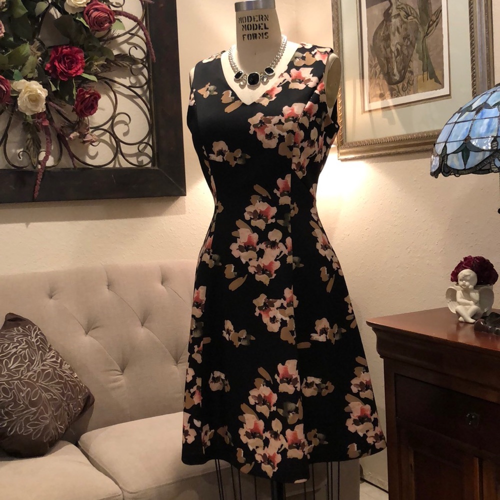 White House Black Market V Neck Sleeveless Dress